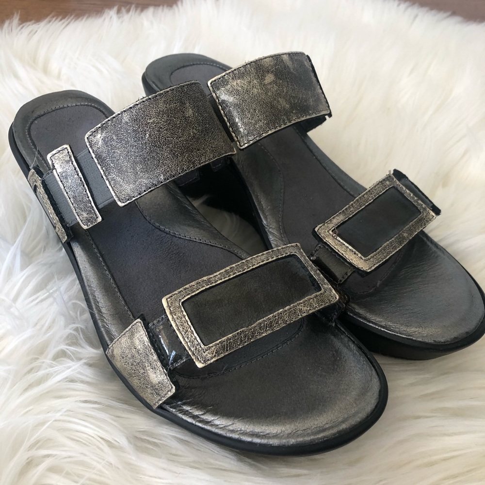 Naot Size 38 Wedges